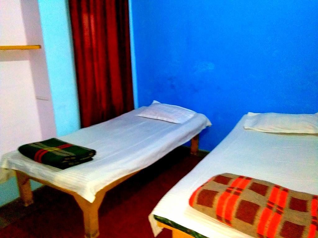 Yogi Lodge Varanasi Exterior photo